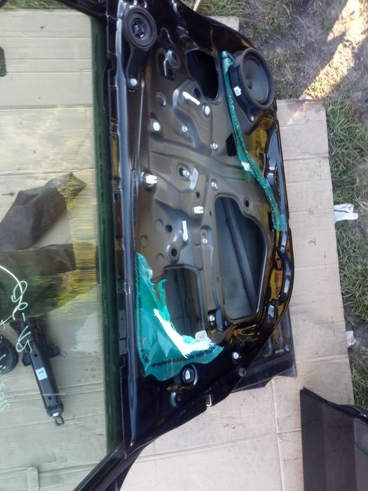 TOYOTA RAV4 III 06-12 drzwi lewe przód kolor czarny 202