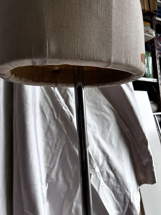 2 bustos femininos com base metálica ajustável