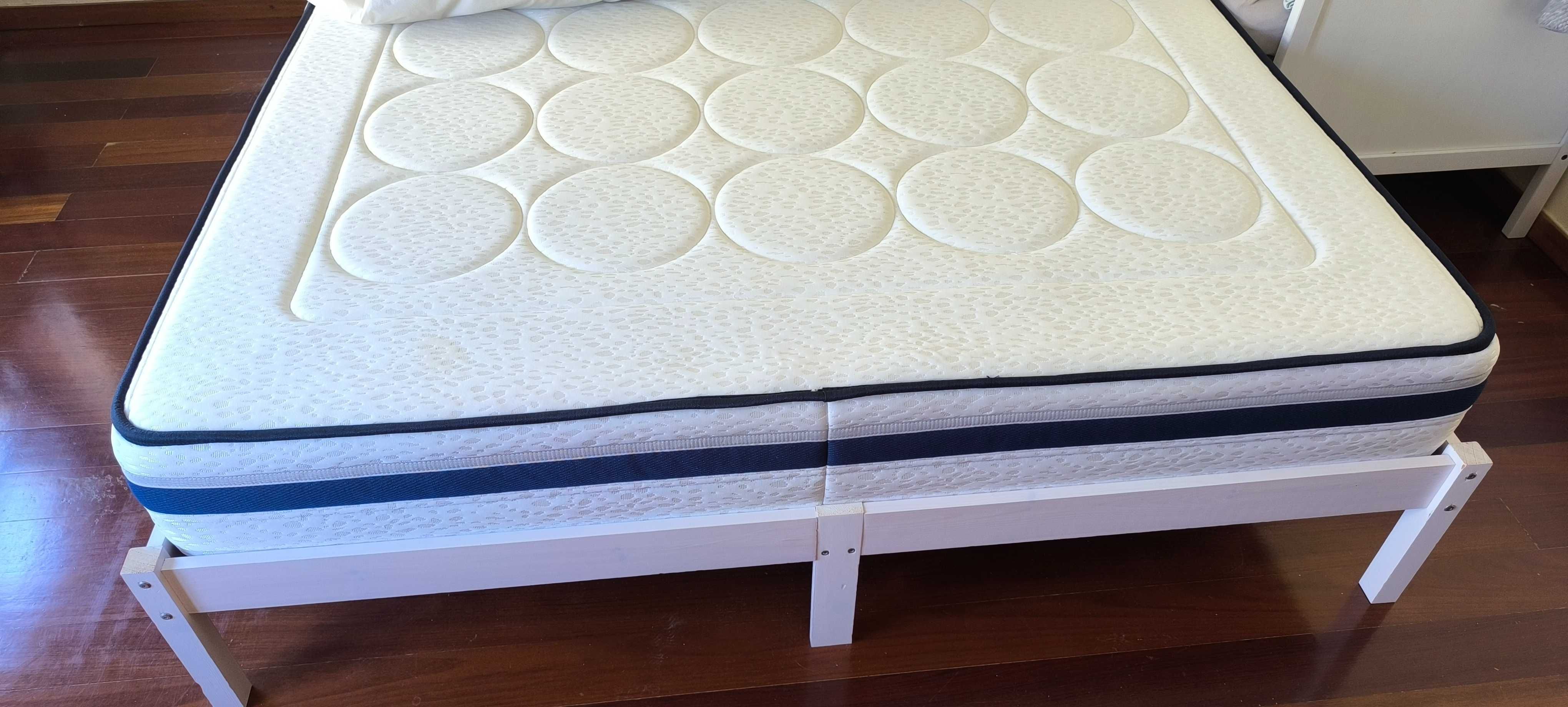 Cama de casal com colchão