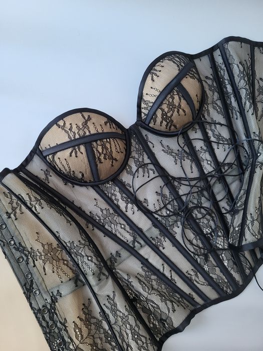 Корсет мереживний з гарною утяжкою