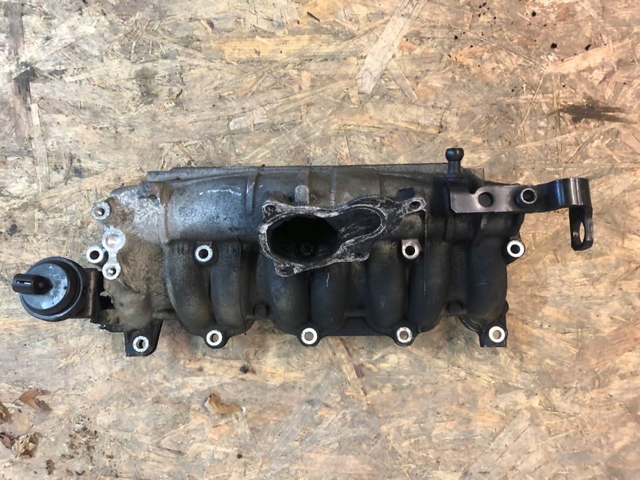 Kolektor ssący Audi A6 C6 A4 B7 2.0 TDI 03G129713H
