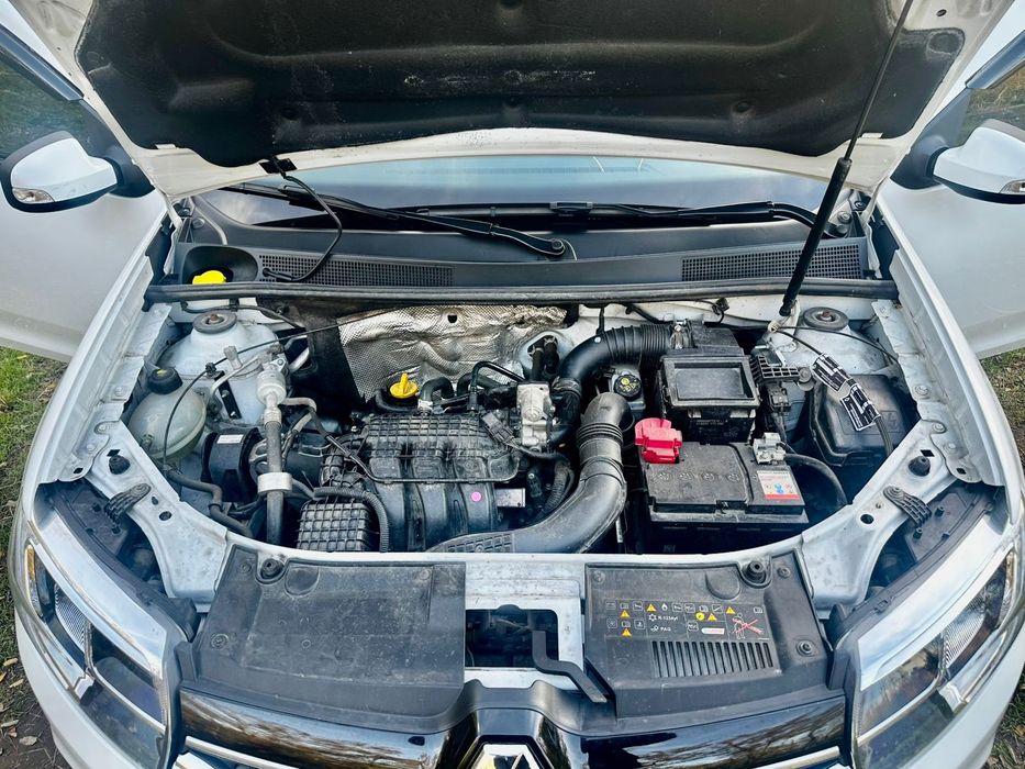 Продам автомобиль Рено Сандеро