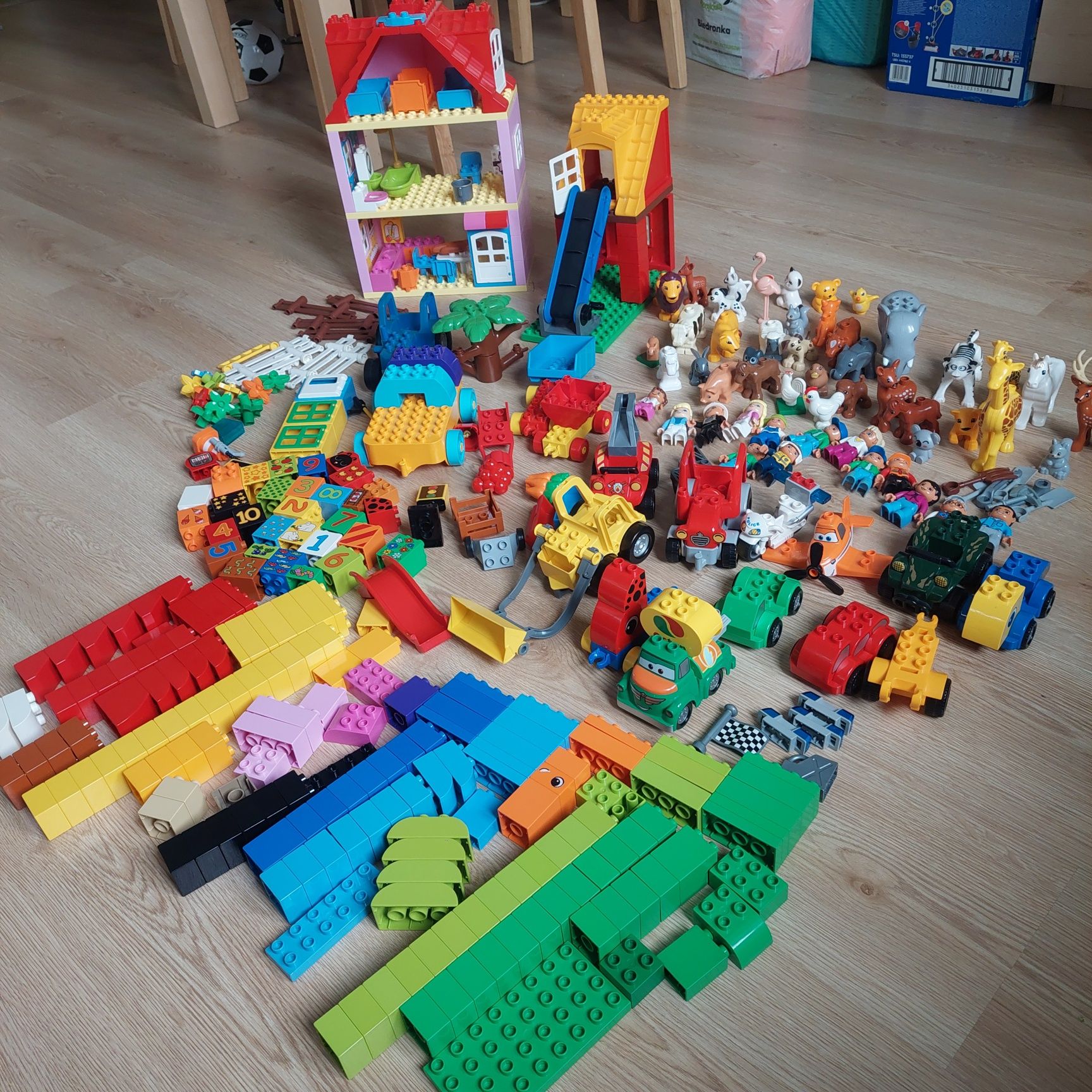 Ogromny zestaw LEGO DUPLO domek zwierzęta auta samoloty ludziki stodoł