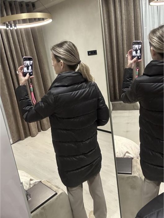 Чорний жіночий пуховик