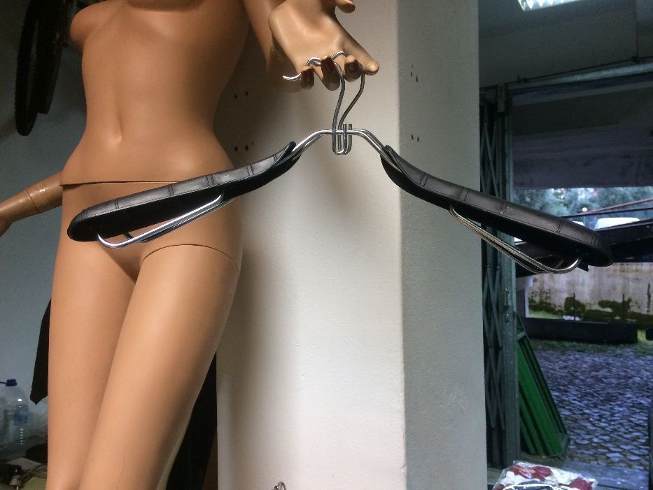 Cruzetas cromadas com ombreiras de fibra plastica aplicadas. PROMOÇÃO.