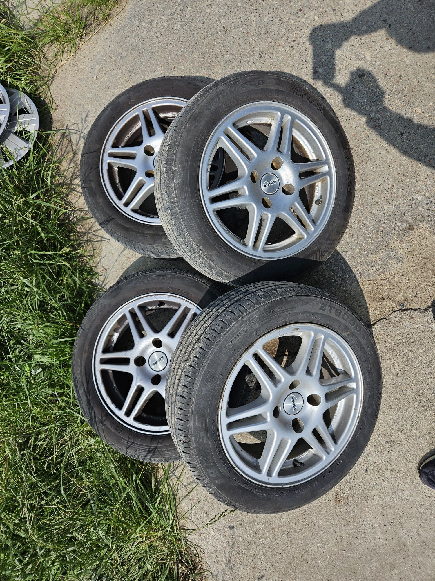 Felgi aluminiowe R15 razem z oponami