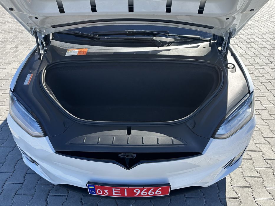Tesla Model X 90D Європа