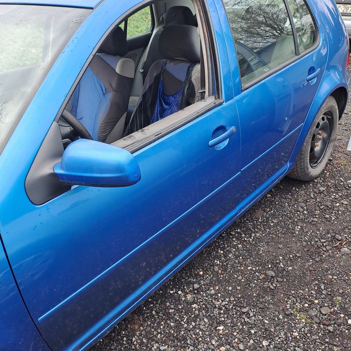 VW Golf 4 kolor LW5Y drzwi