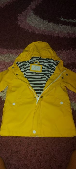 Kurtka przeciwdeszczowa Reserved rozmiar 98