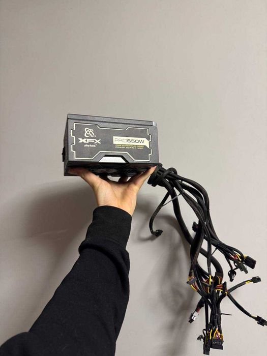 Блок живлення 650W XFX PRO 650W XPS-650W-SEW 80+bronze