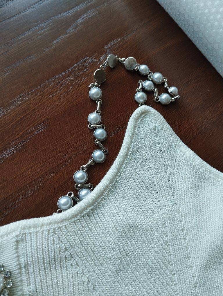 Bluzeczka prążki na ramiączkach z perełek.
