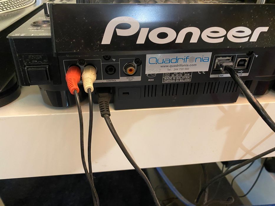 Mesa pioneer DJM 700 + 2 Leitores CDJ 900 + Prato Reloop RP 4000 MK2