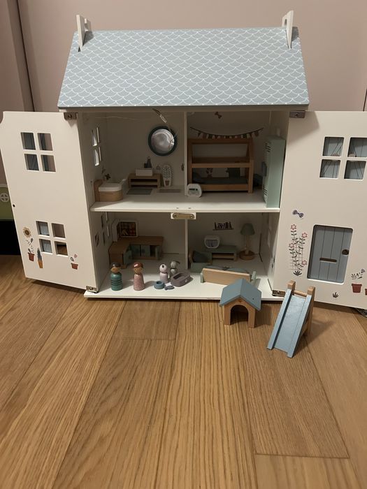 Piekny drewniany domek dla lalek Little Dutch