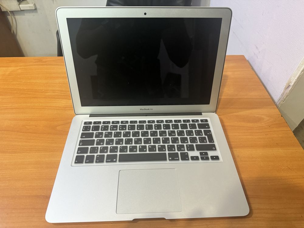 Продам Macbook Air 2015