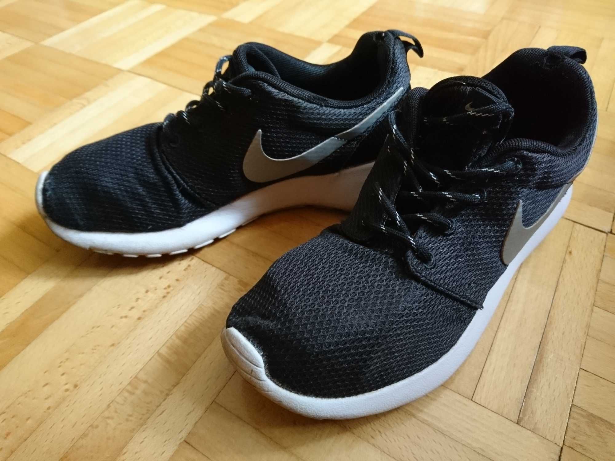Buty damskie sportowe Nike, czarne. Rozmiar 38 - 24cm