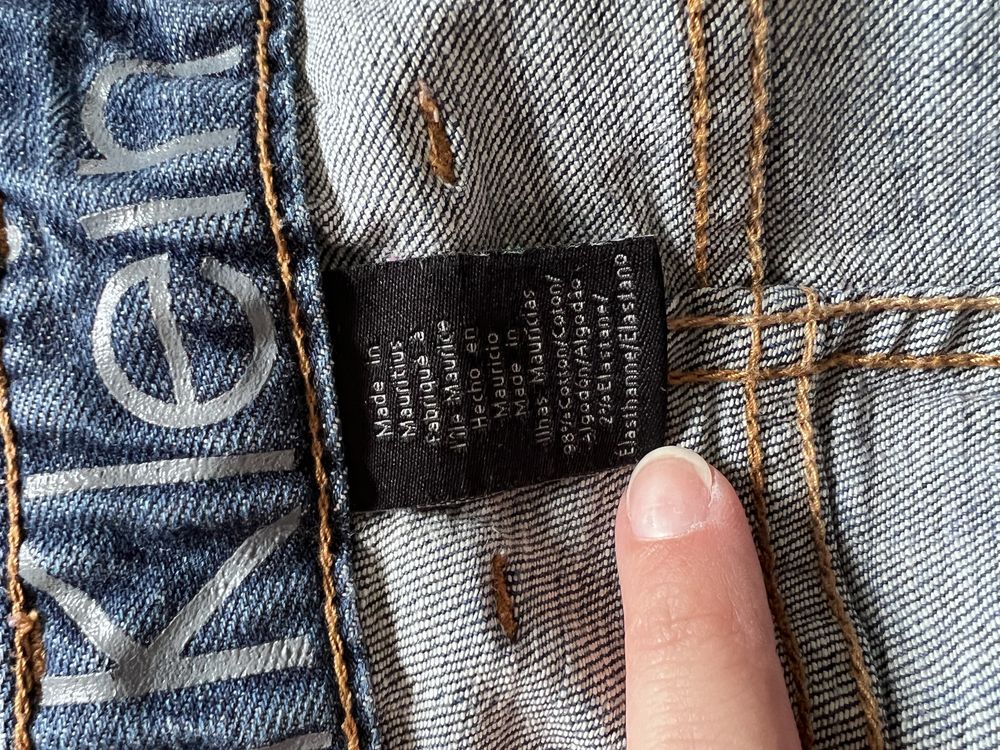 Krotkie spodenki Calvin Klein Jeans 6 36 S