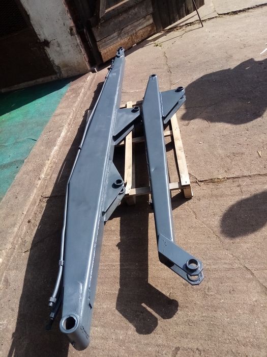 Cyklop ramiona  posiada wiele szt