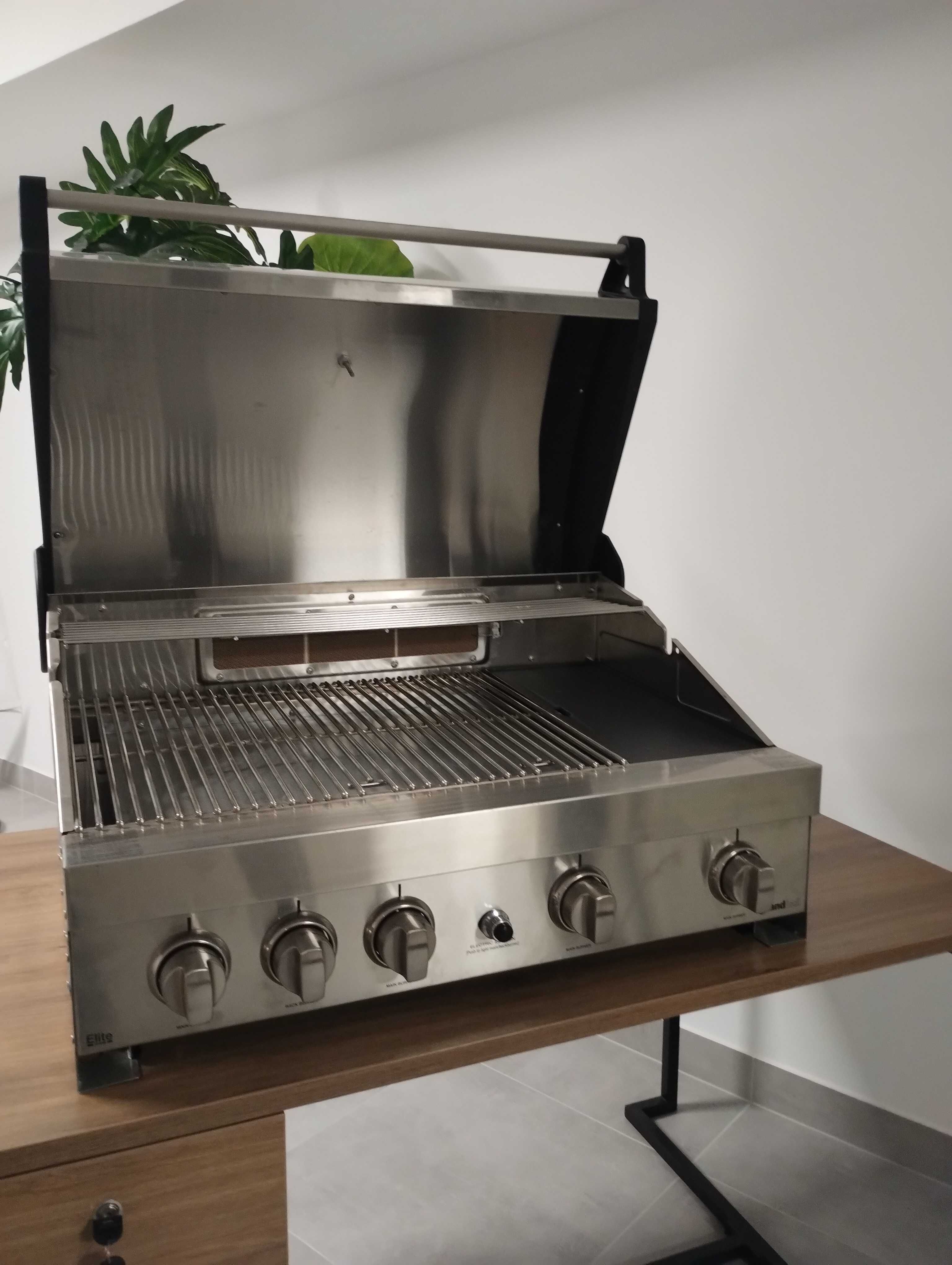 Grill gazowy Grandhall  Elite G4 wbudowany 21,5 kW, 4 palniki
