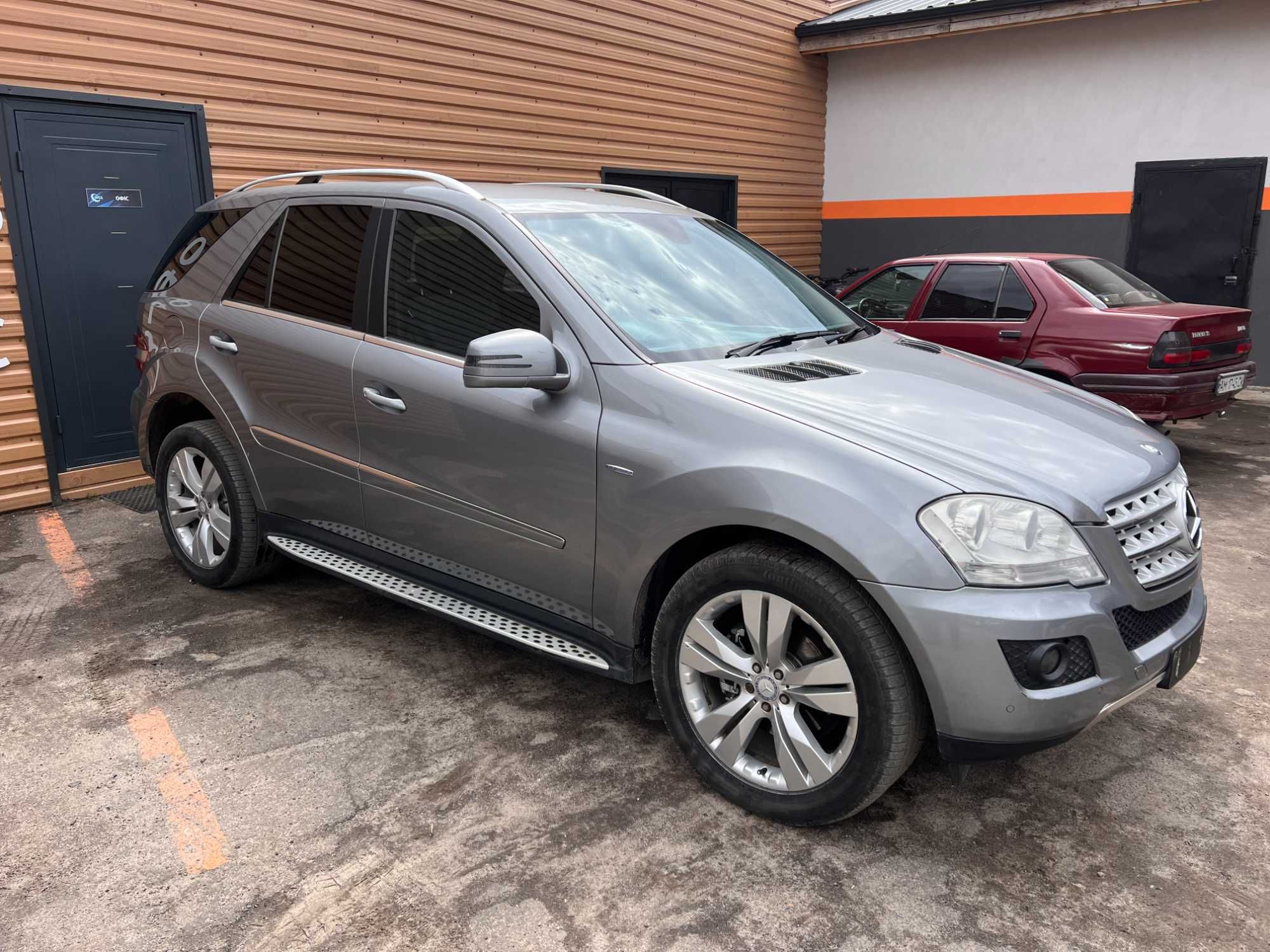 Разборка Mercedes ML W164 Двери Дверь GL X164 Фары Стоп Стопы Молдинг