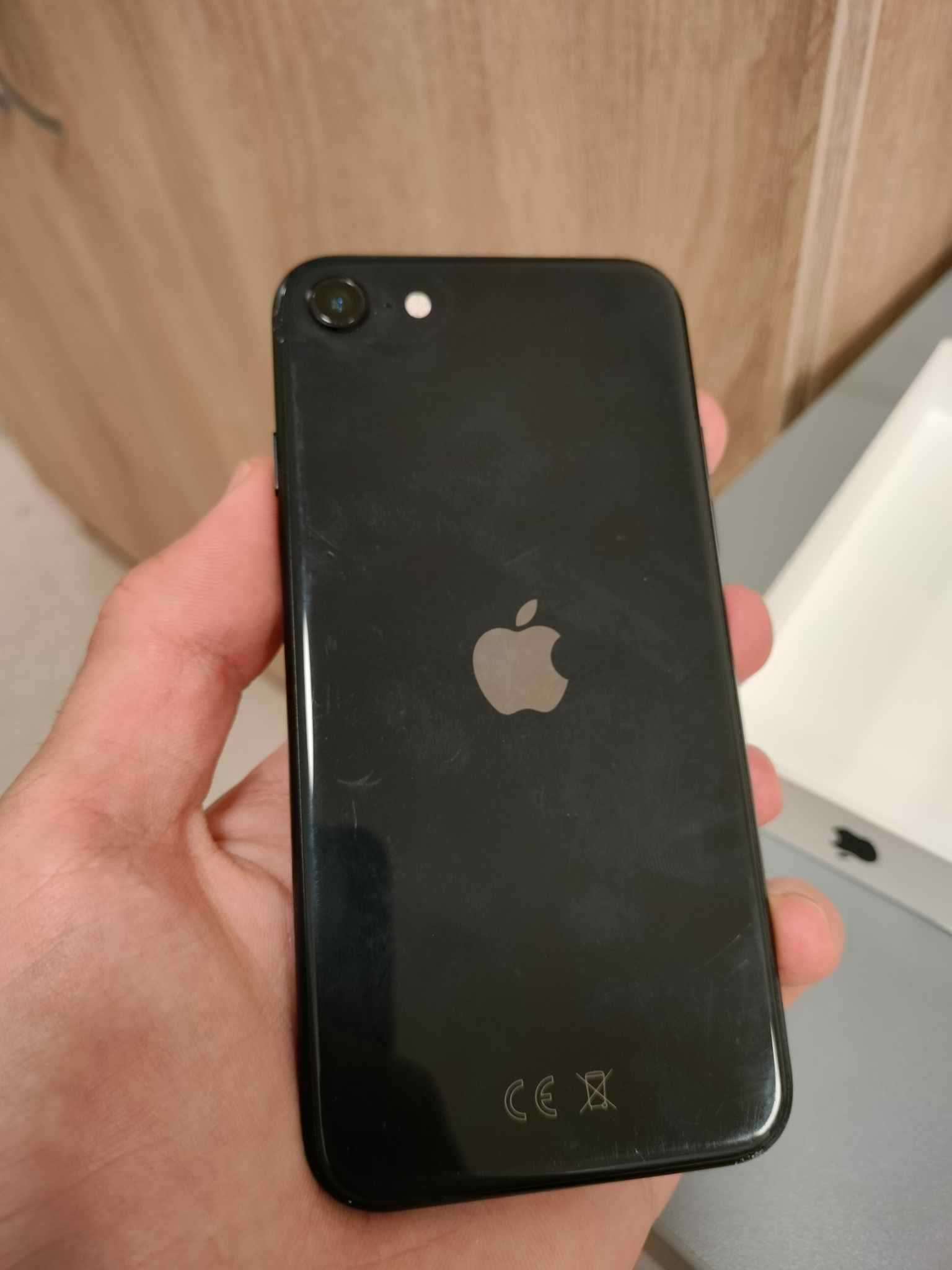 iPhone SE 2020 jak nowy
