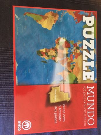 Puzzle mundo com peças em forma do país
