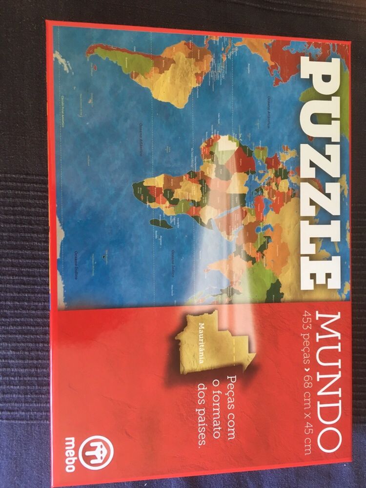 Puzzle mundo com peças em forma do país