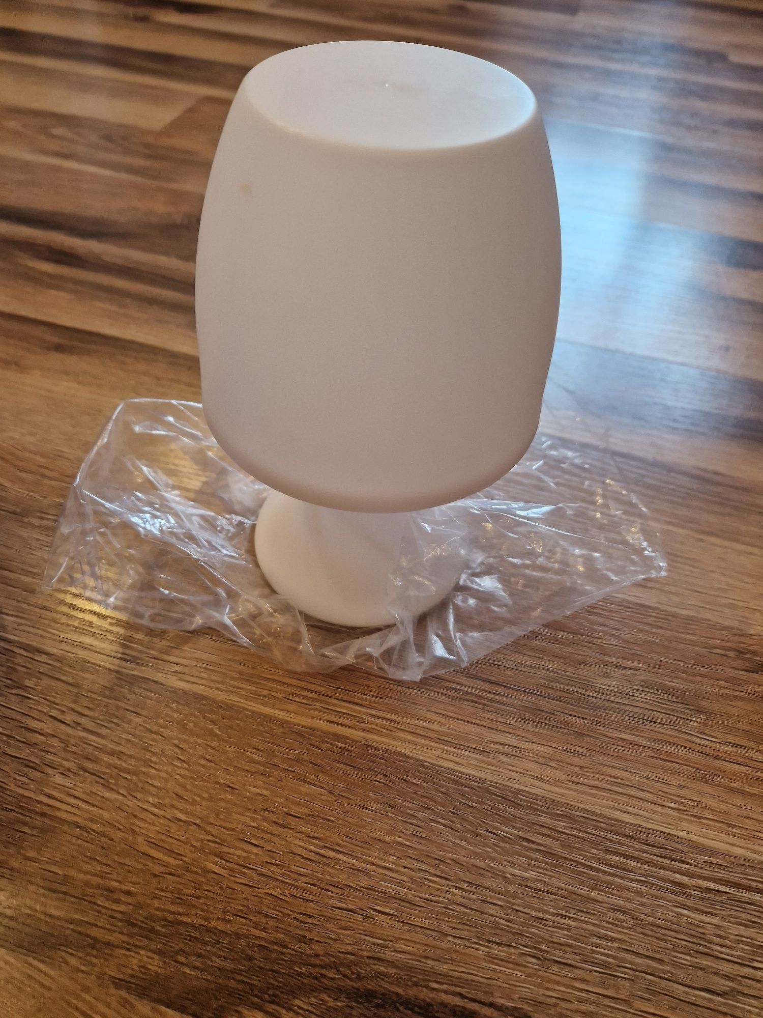 Lampka led na baterię na biurko