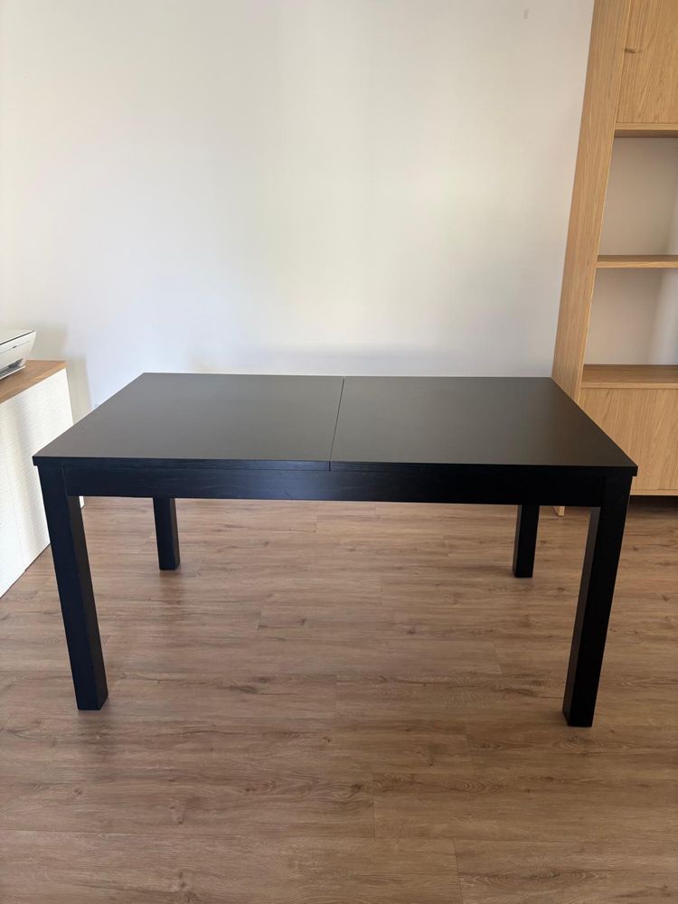 Mesa e conjunto de cadeiras IKEA