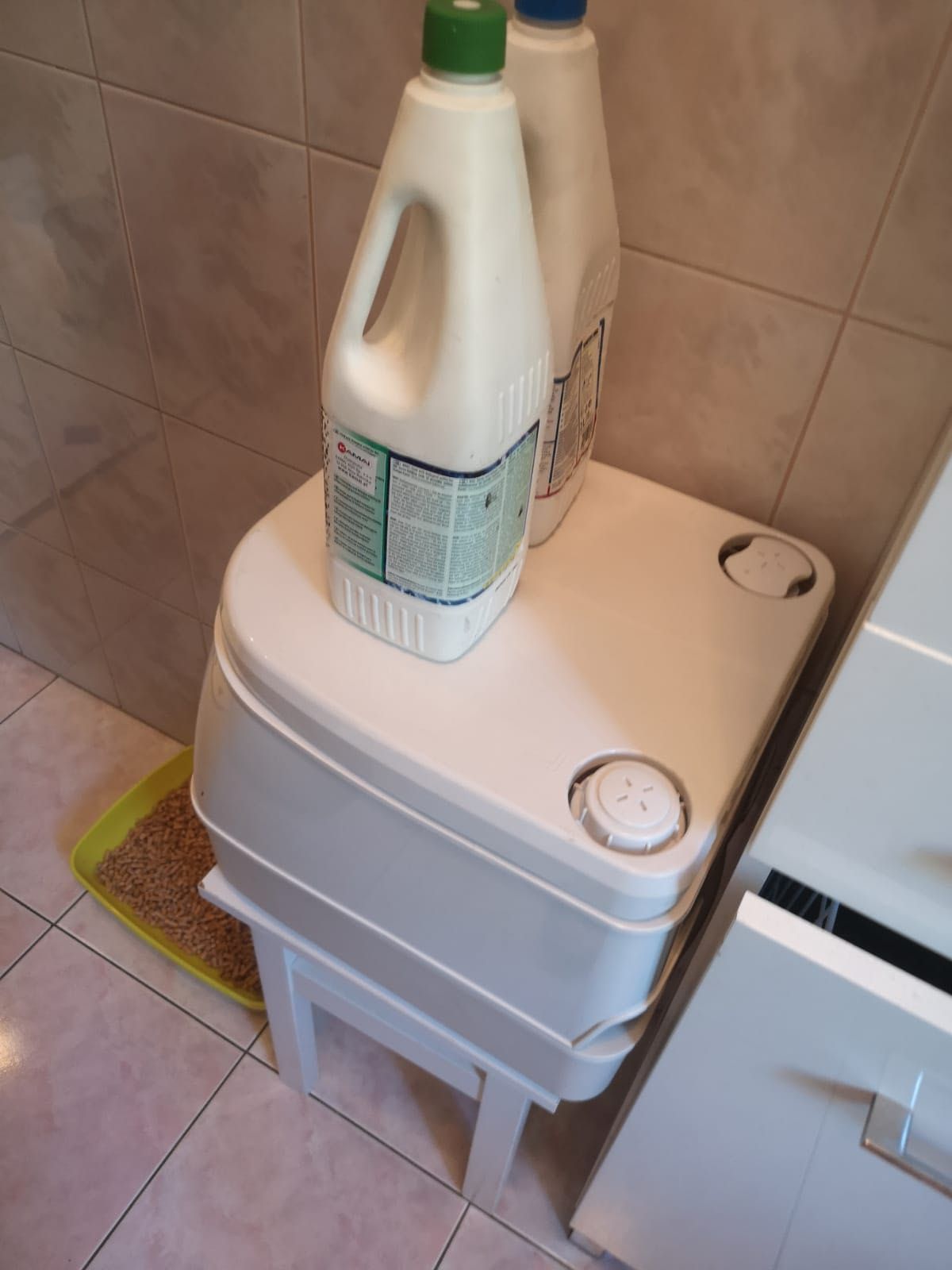 Sprzedam nową toaletę przenośną Dometic z płynami 350zl