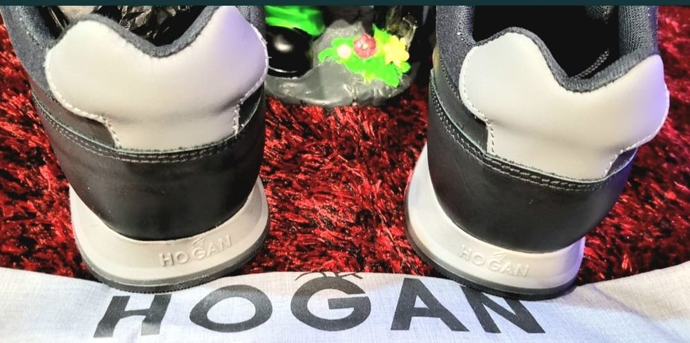 Sapatilhas HOGAN. vários tamanhos. 230€