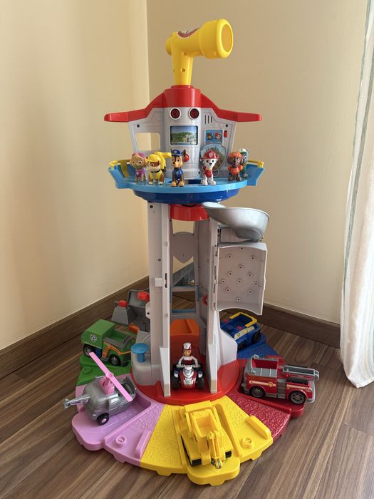 Torre Patrulha Pata com veículos e personagens