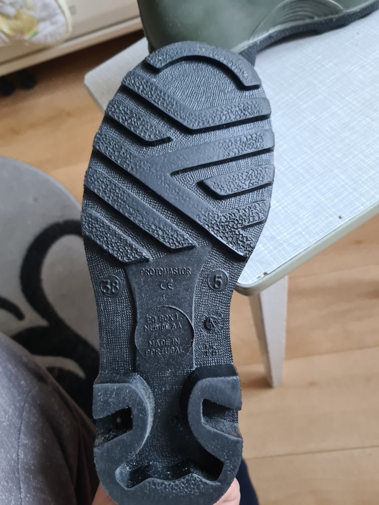 Резинові чоботи Dunlop 39р 25см нові металевий носок. Португалія.