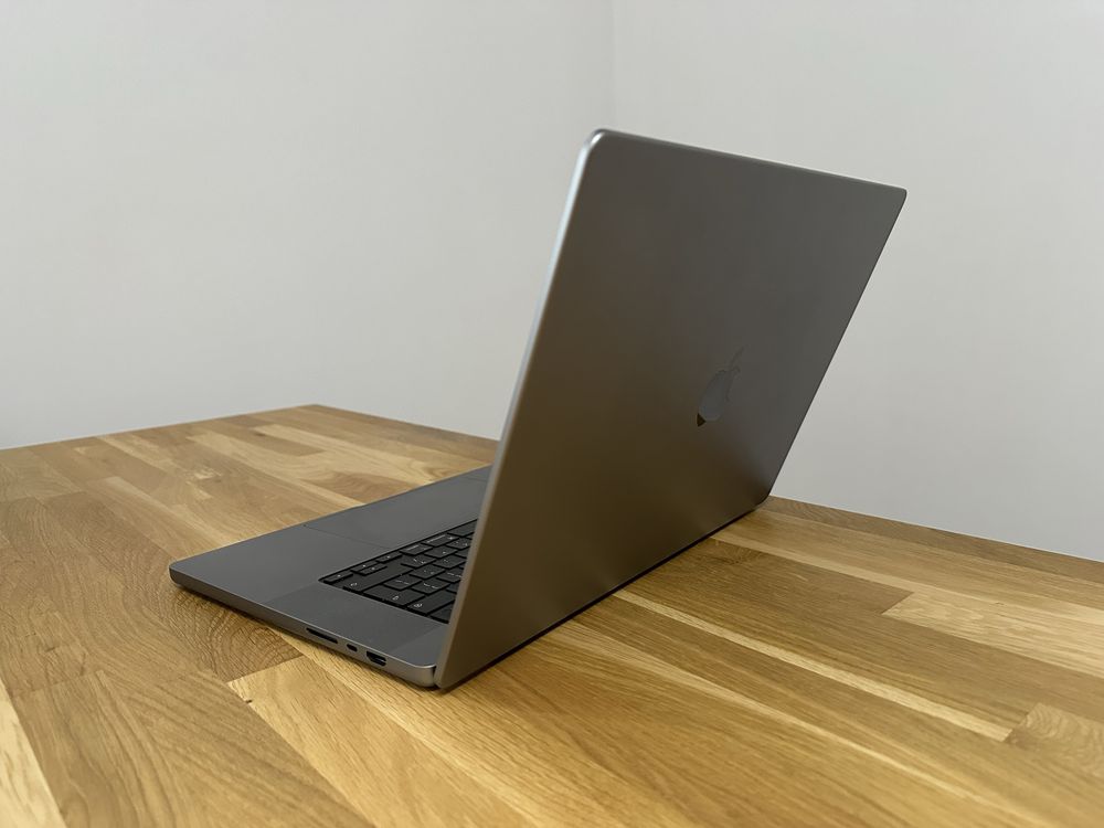 Macbook Pro 16 M1 PRO space grey komplet bat. 97%