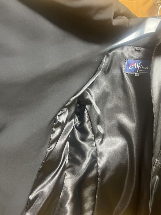 Шкіряна жіноча куртка