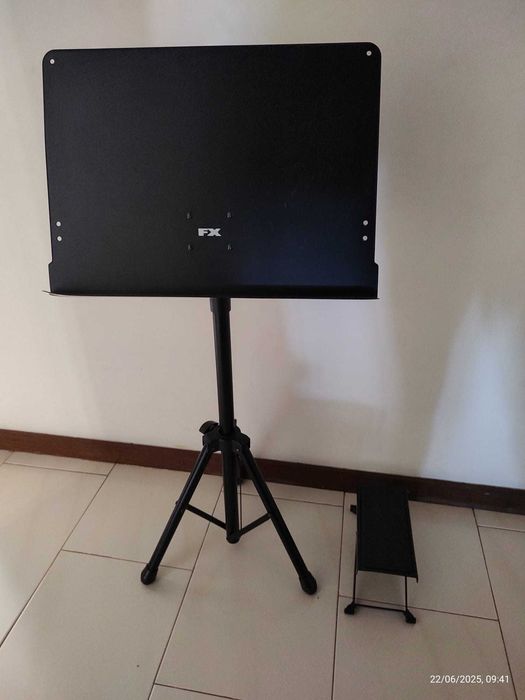 Porta partituras, pedal e suportes guitarra