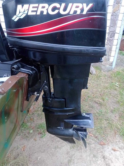 Продам моторний човен