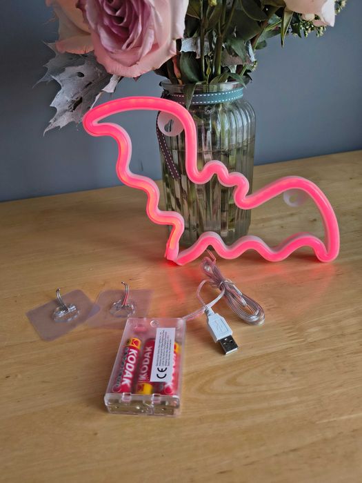 led różowy nietoperz