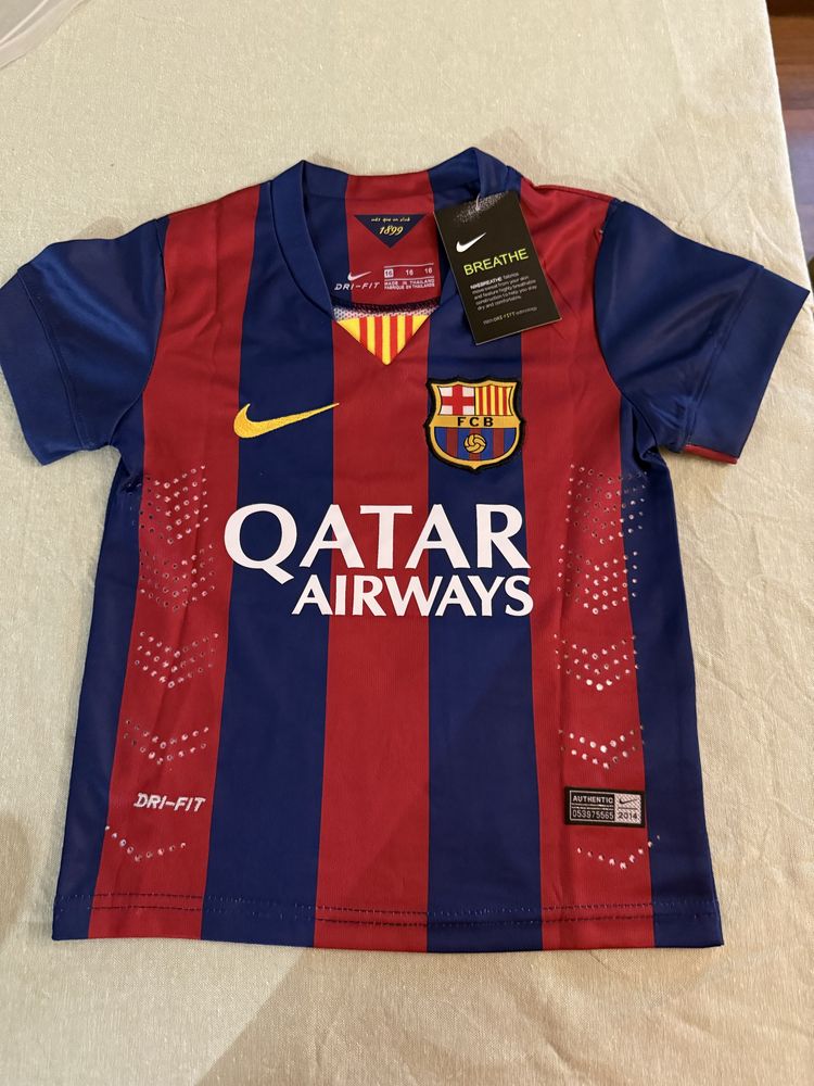 T-shirt e calções do Barcelona da época 2014/15 do Neymar