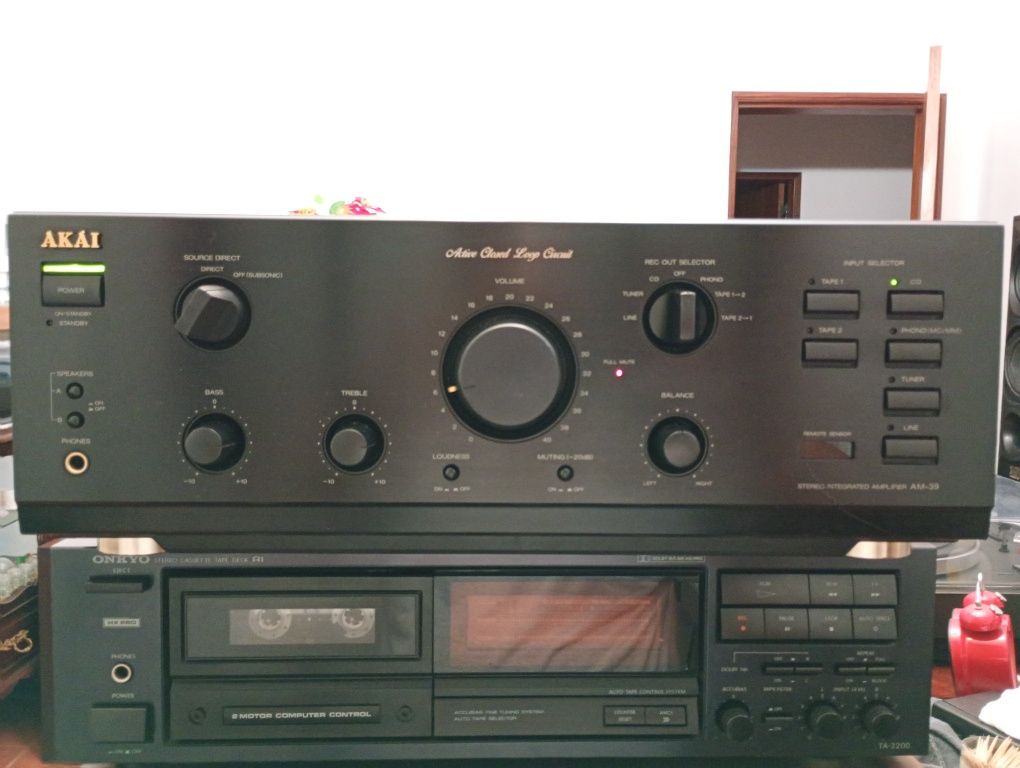 Amplificador integrado Akai AM-39