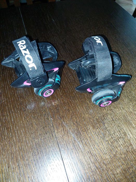 Wrotki Razor na buty z sypiącymi się iskrami