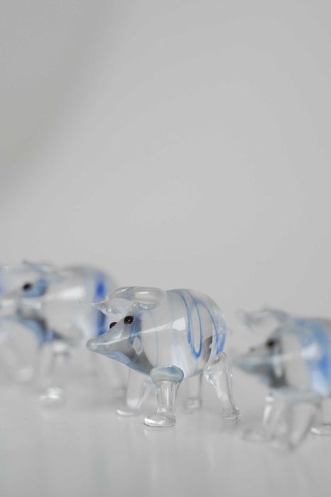 Conjunto de 7 porquinhos em vidro