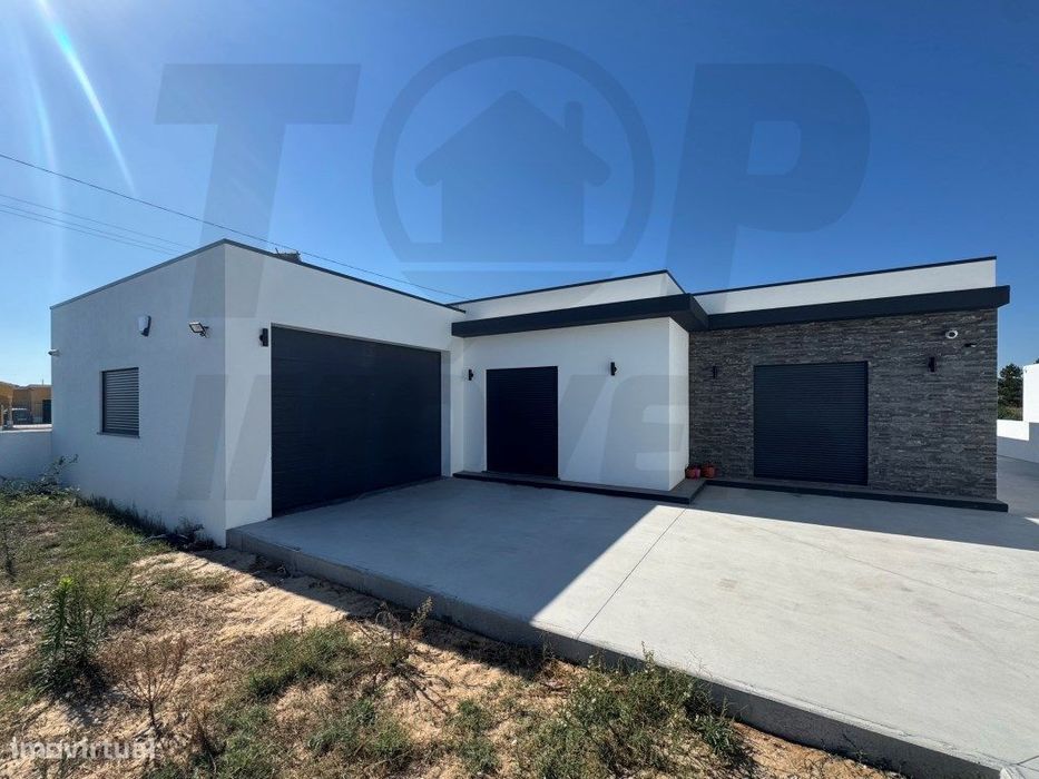 Moradia V3 Contemporânea NOVA - Foros de Salvaterra - 385.000€