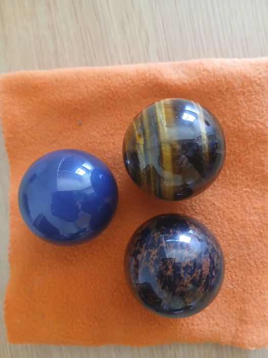3 esferas 4cm diametro: Ametista, Olho de Tigre e Obsidiana de Mogno