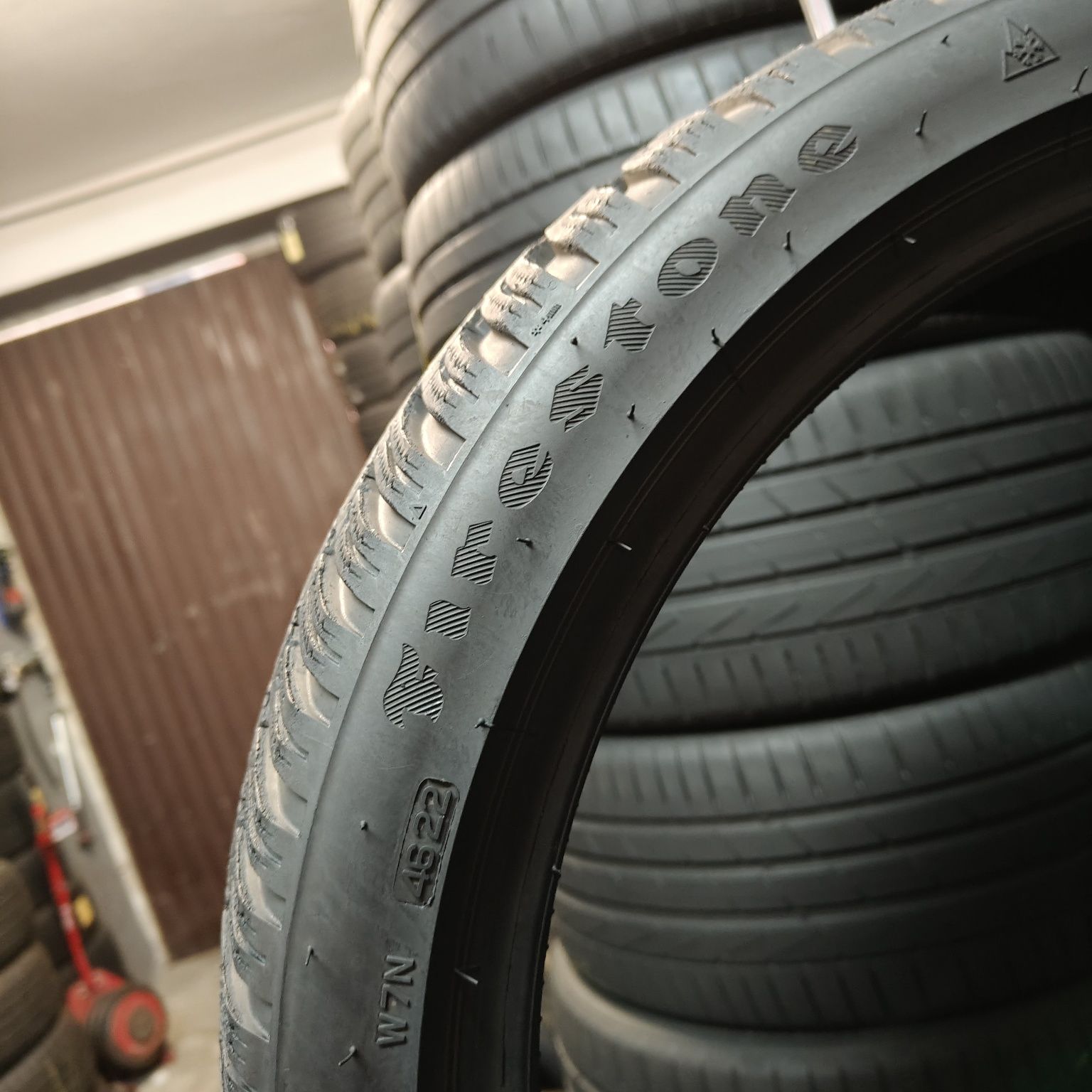 225/40/19 Sprzedam parę opon zimowych Firestone