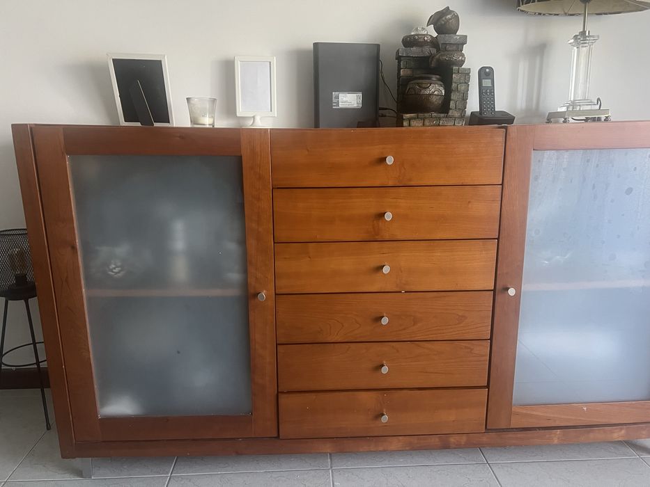 Mesa de jantar para 6 pessoas mais aparador