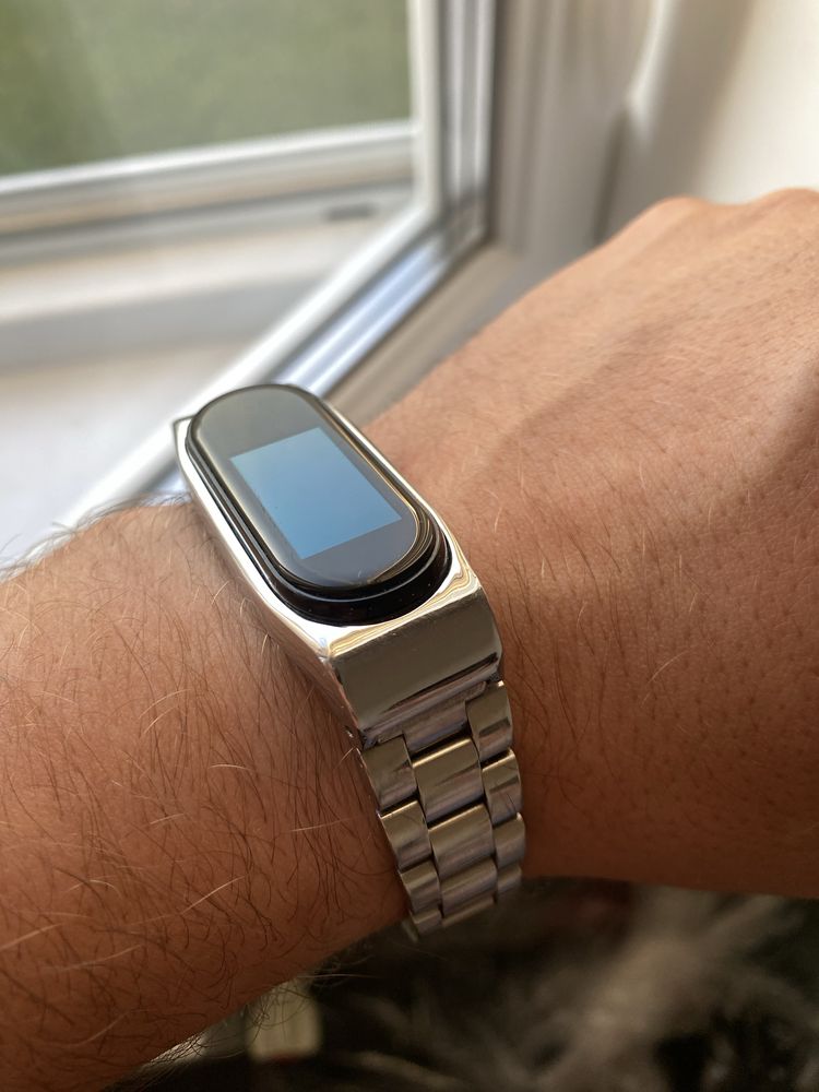 Часы с ремешком Xiaomi Mi Band 4