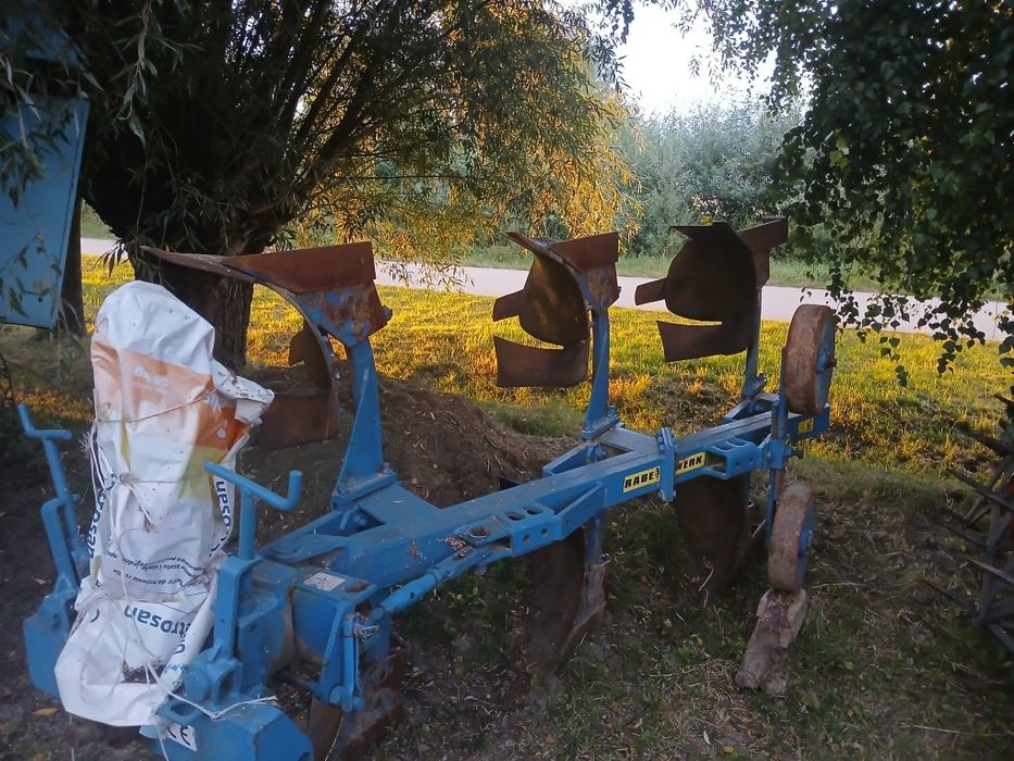 Pług obrotowy trzy skibowy