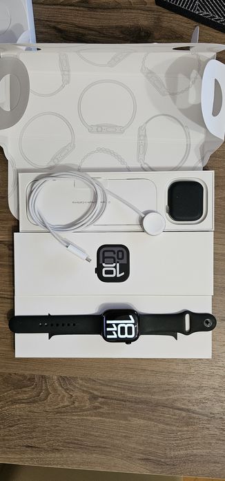 Apple Watch Series 10 (GPS + Cellular) z aluminium. Model A3003