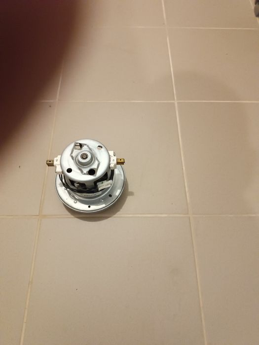 _._ Odkurzacz workowy Electrolux Ultrasilencer - silnik