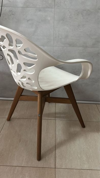 Cadeiras ikea brancas pes em madeira